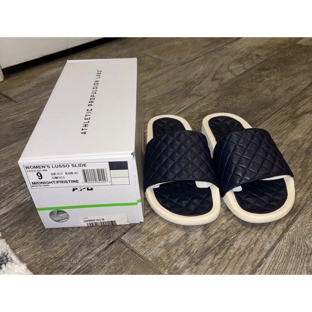 NWT APL Women’s Lusso Slide Sandals Midnight/Pristine Size 9